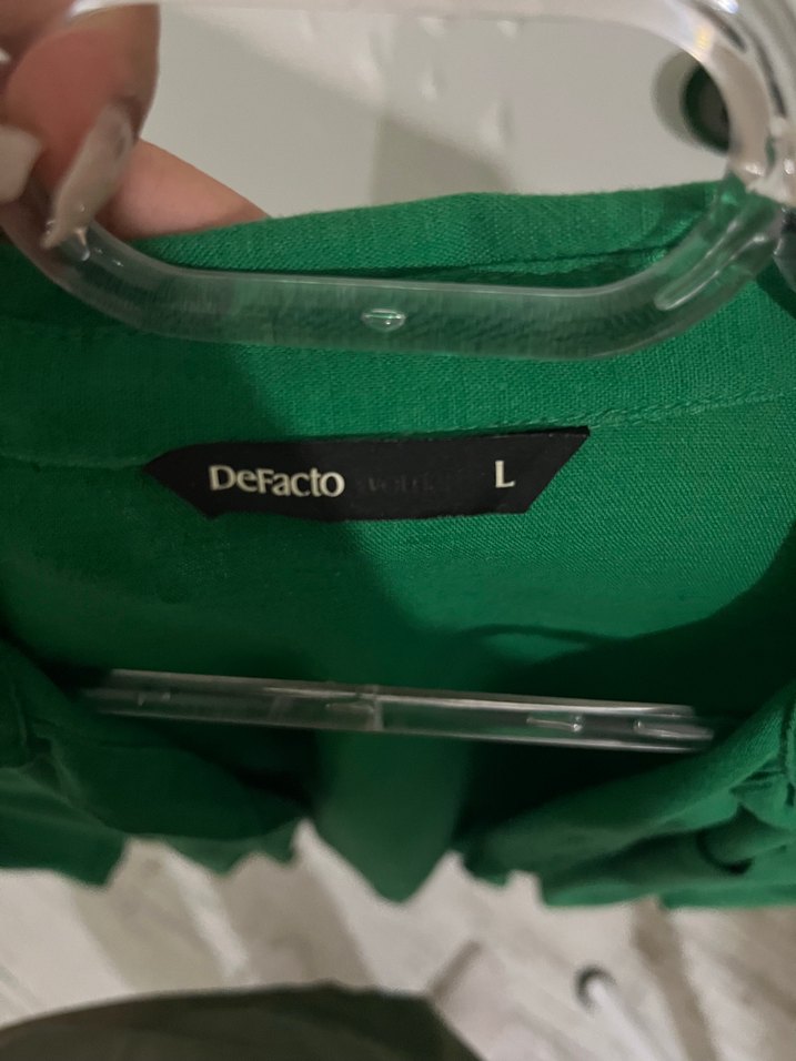 Düğmeli Yeşil Uzun Kollu Keten Gömlek - Görsel 3