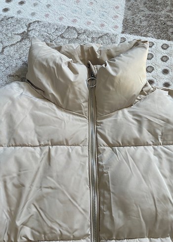 Krem Stradivarius şişme mont