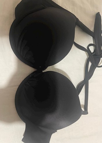 Siyah bikini üstü