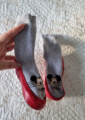 Mickey Mouse Desenli Ev Çorabı 23-26 numara - Görsel 3