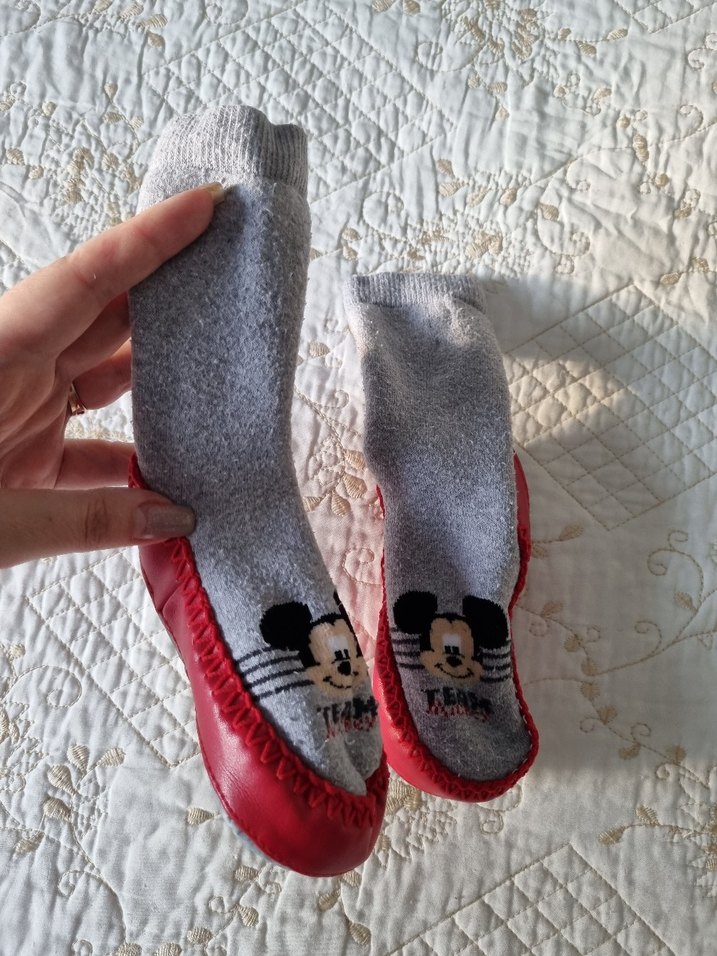 Mickey Mouse Desenli Ev Çorabı 23-26 numara - Görsel 3