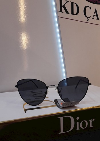 Siyah Minimalist Kadın Güneş Gözlüğü - Görsel 2