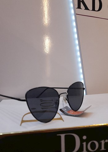 Siyah Minimalist Kadın Güneş Gözlüğü - Görsel 4