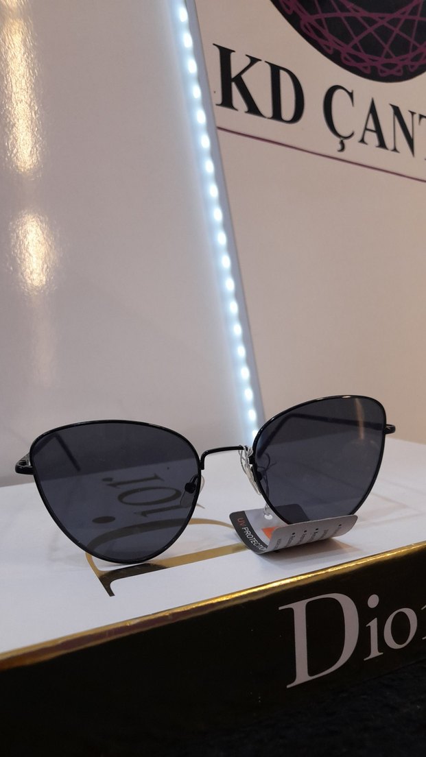 Siyah Minimalist Kadın Güneş Gözlüğü - Görsel 3