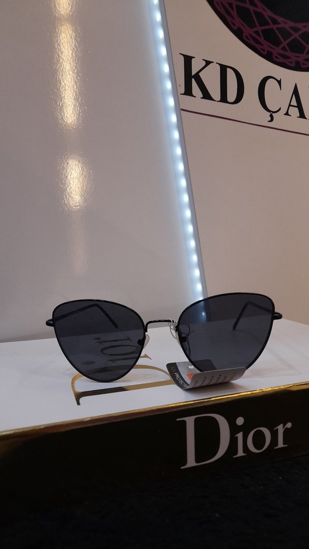 Siyah Minimalist Kadın Güneş Gözlüğü - Görsel 2