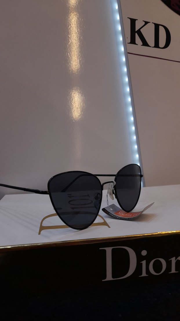 Siyah Minimalist Kadın Güneş Gözlüğü - Görsel 5