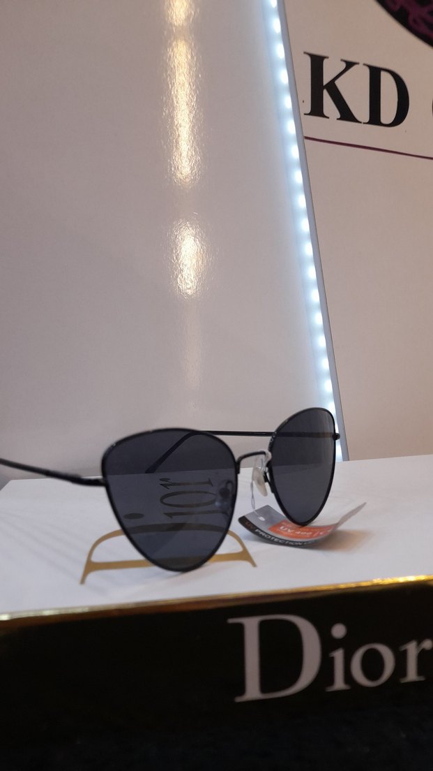 Siyah Minimalist Kadın Güneş Gözlüğü - Görsel 4