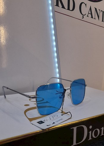 Şeffaf Çerçeveli Mavi Kadın Güneş Gözlüğü - Görsel 2