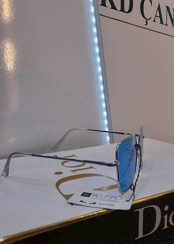 Şeffaf Çerçeveli Mavi Kadın Güneş Gözlüğü - Görsel 3