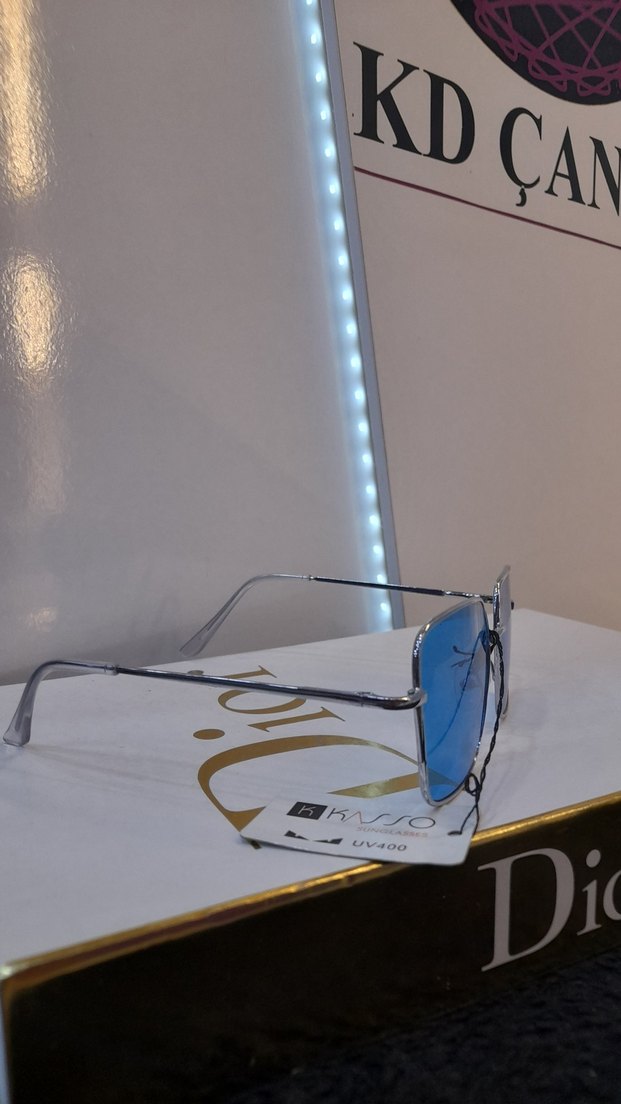 Şeffaf Çerçeveli Mavi Kadın Güneş Gözlüğü - Görsel 3