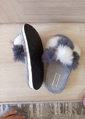 Gri Tüylü Kadın Ev Terliği - Görsel 2