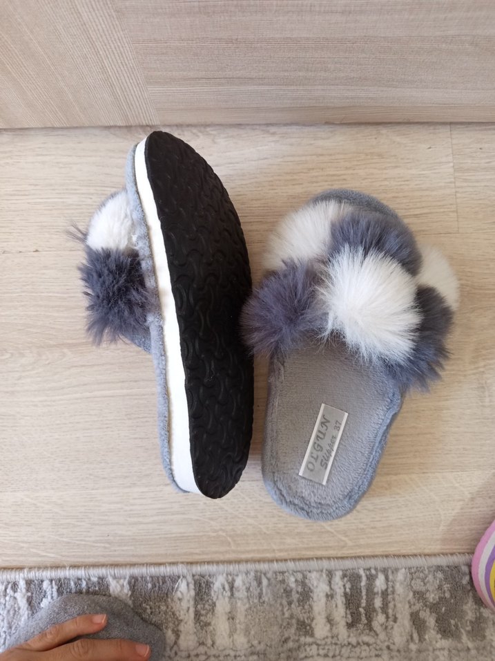 Gri Tüylü Kadın Ev Terliği - Görsel 2