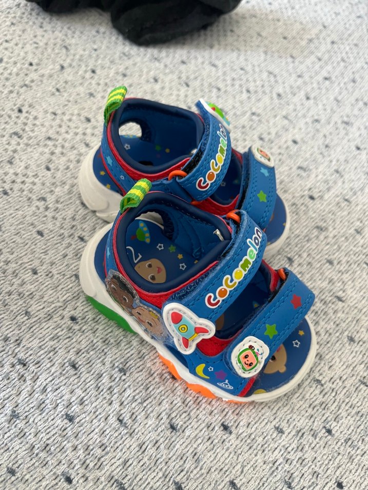 Çocuklar için Çok Renkli CoComelon Sandalet - Görsel 4