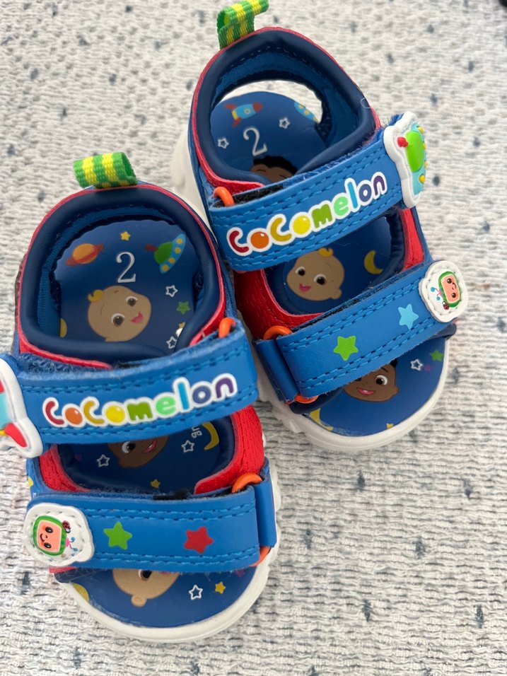 Çocuklar için Çok Renkli CoComelon Sandalet - Görsel 2