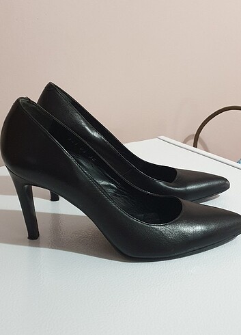 38 Beden siyah Renk DERI Topuklu ayakkabi
