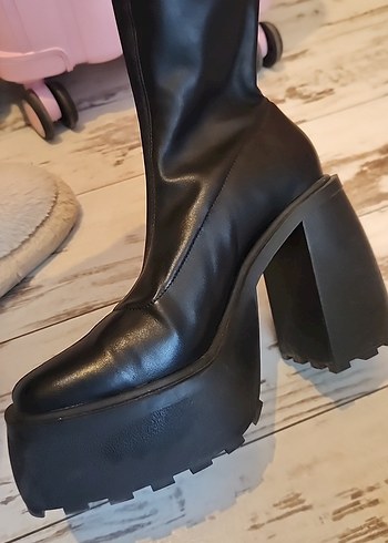 Bershka BERSHKA Siyah Deri Platform Topuklu Gotik Kadın Bot