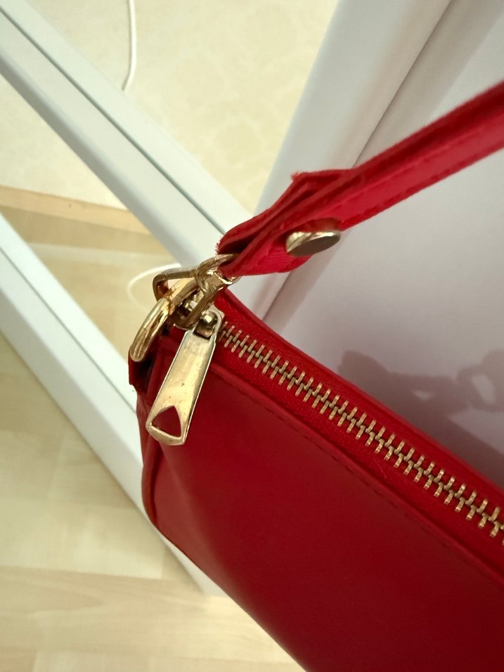 Kırmızı Deri Kadın Çanta Tokalı - Görsel 2