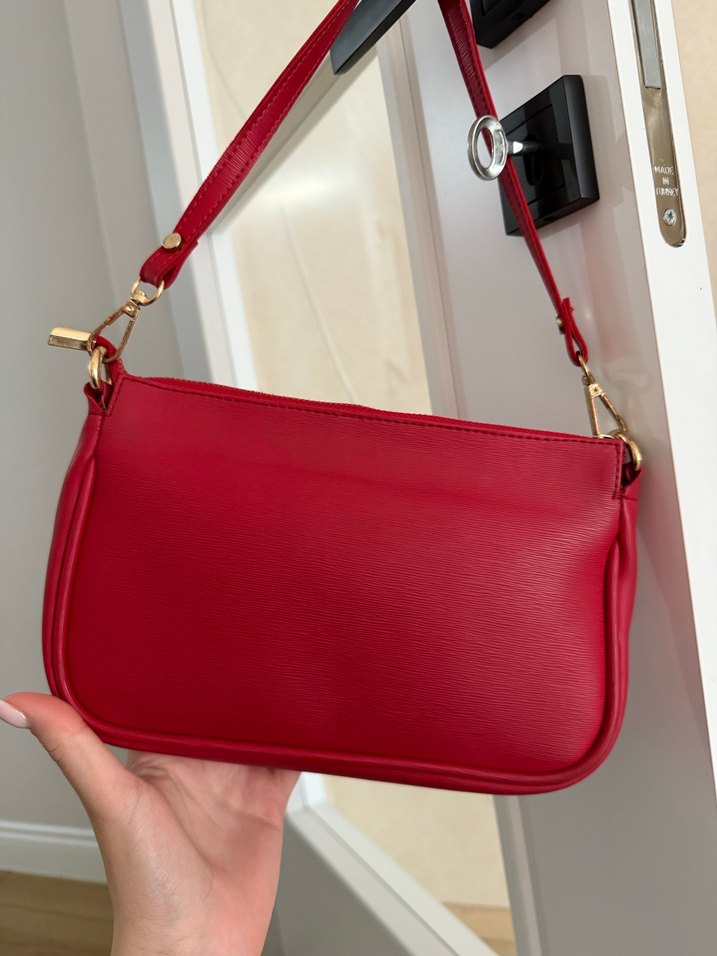 Kırmızı Deri Kadın Çanta Tokalı - Görsel 4