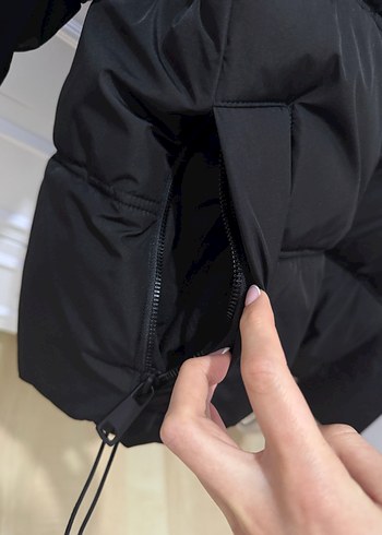 Siyah Kapüşonlu Kadın Kışlık Mont - Görsel 3