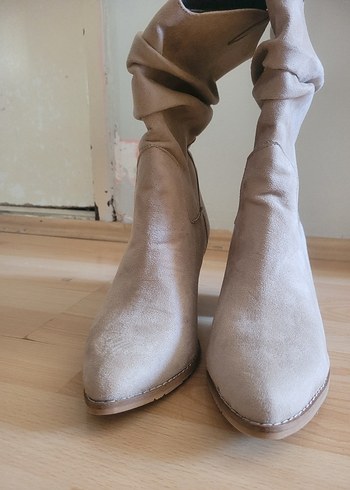 Bej Süet Körüklü Kadın Çizme - Görsel 2