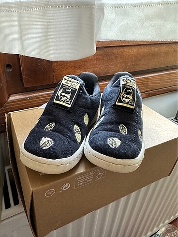 24 Beden Adidas spor ayakkabı