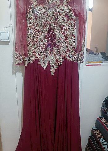 Bordo Nakışlı Uzun Kollu Straplez Abiye
