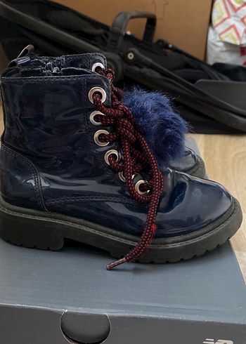 Zara Kız Çocuk Lacivert Kürklü Nakışlı Bot
