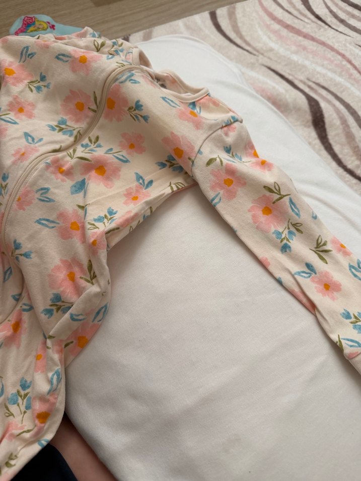 Fermuarlı Beyaz Çiçek Desenli Bebek Tulumu - Görsel 3