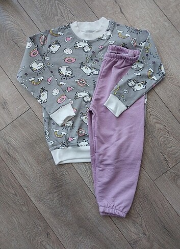 4 Yaş Beden çeşitli Renk Pijama takımı