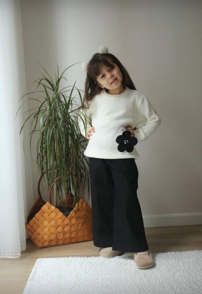 Kız Çocuk Beyaz Çiçek Detaylı Triko Sweatshirt - Görsel 2