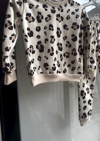 Leopar Desenli Kadife Kız Eşofman Takımı - Görsel 2