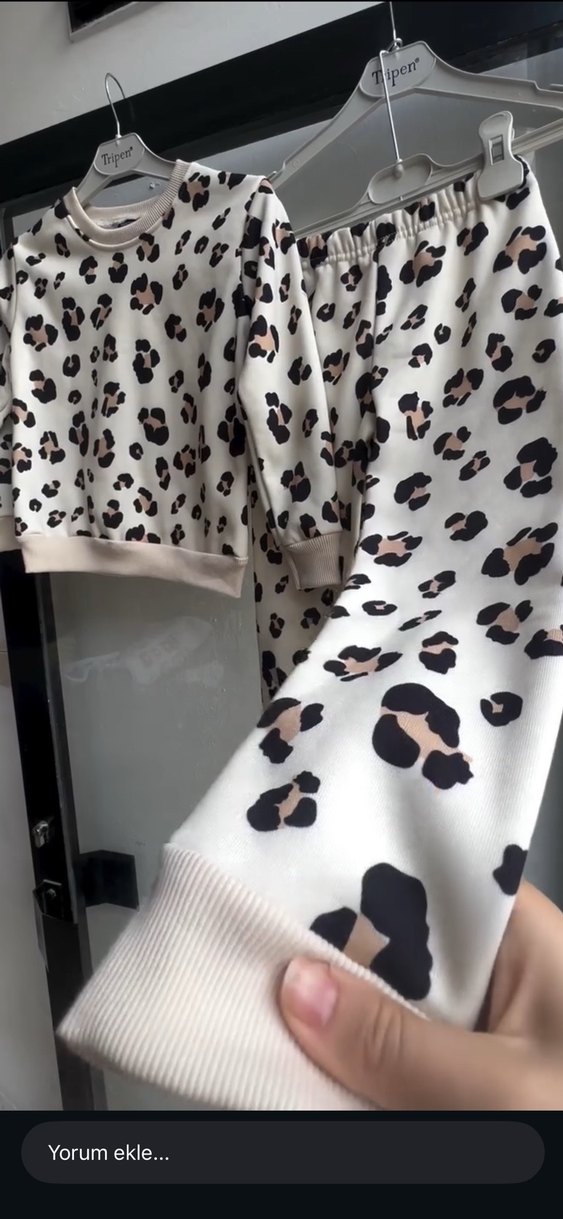 Kız Çocuk Leopar Desenli Peluşlu Eşofman Takımı - Görsel 3