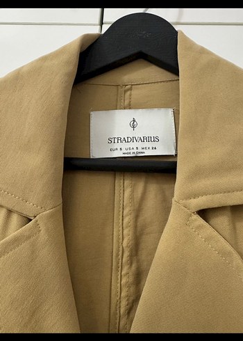 s Beden Stradivarius trençkot