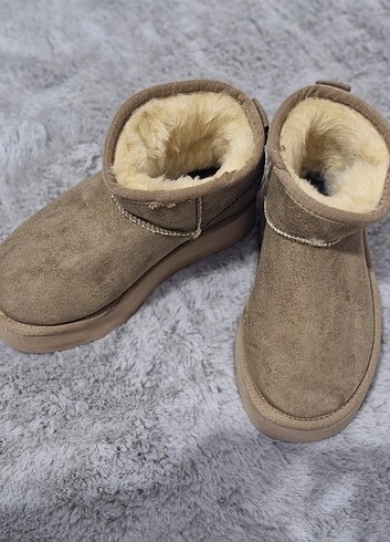 Ugg UGG Kalın Taban Mini Süet Bot