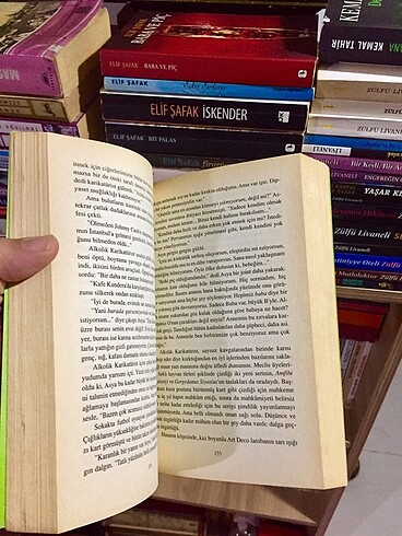  Beden Elif Şafak Baba ve Pıc