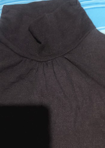 Siyah Boğazlı Kısa Kollu penye üst - Görsel 3