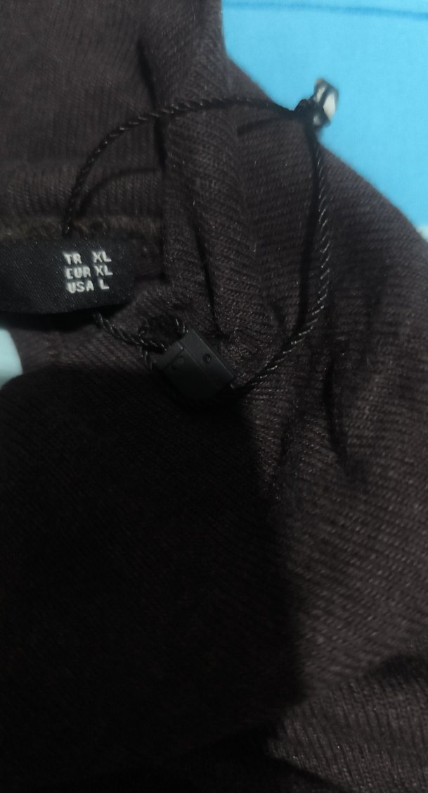 Siyah Boğazlı Kısa Kollu penye üst - Görsel 4