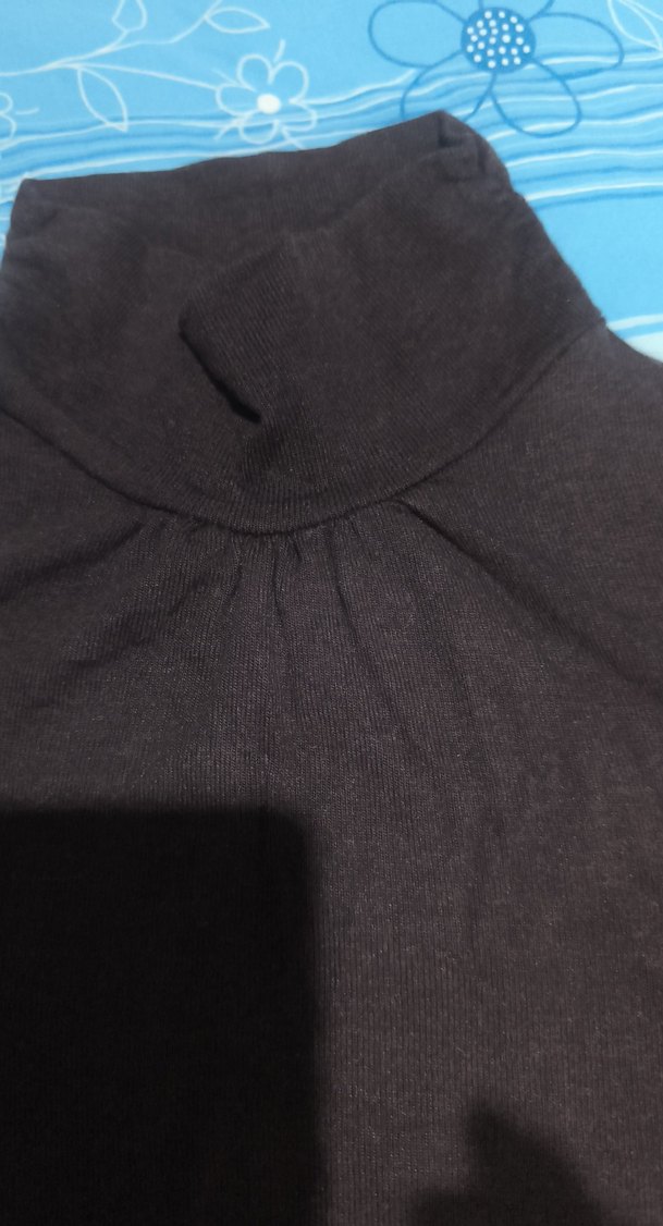 Siyah Boğazlı Kısa Kollu penye üst - Görsel 3