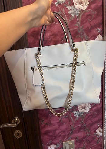 Orijinal GUESS Zincir Detaylı Beyaz Deri Kadın Çanta - Görsel 4