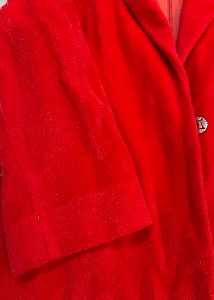 Kırmızı kaban - Görsel 2