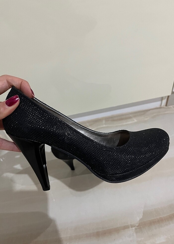Siyah parlak topuklu ayakkabı - Görsel 3
