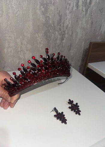 Koyu Kırmızı Parlak Taç ve Küpe Seti - Görsel 3