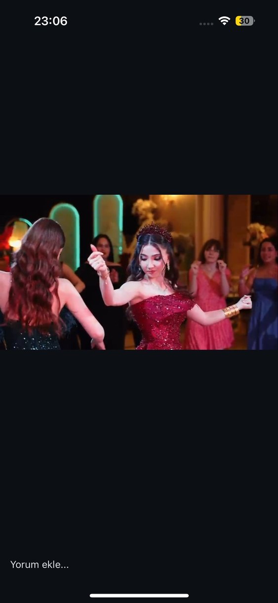 Koyu Kırmızı Parlak Taç ve Küpe Seti - Görsel 5