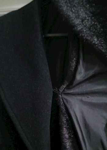 Siyah Yumuşak Kürklü Uzun Kaban - Görsel 4