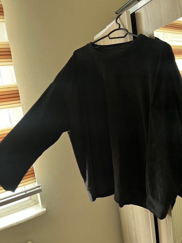 Siyah Kadife Salaş Sweatshirt - Görsel 3