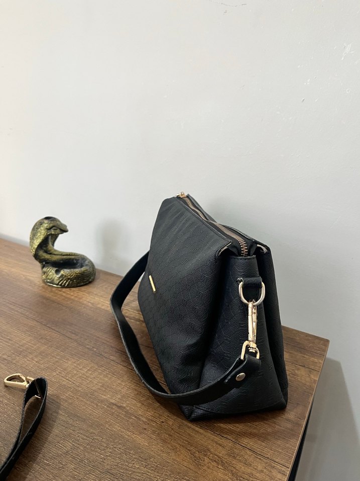 Siyah HAKİKİ DERİ Kemer Detaylı Kadın Çanta - Görsel 2