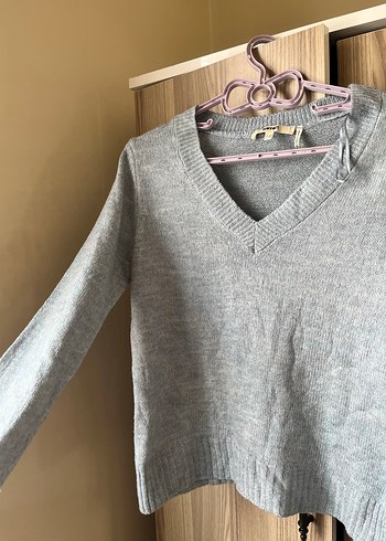 Gri V Yaka Örgü Kadın Kazak - Görsel 2