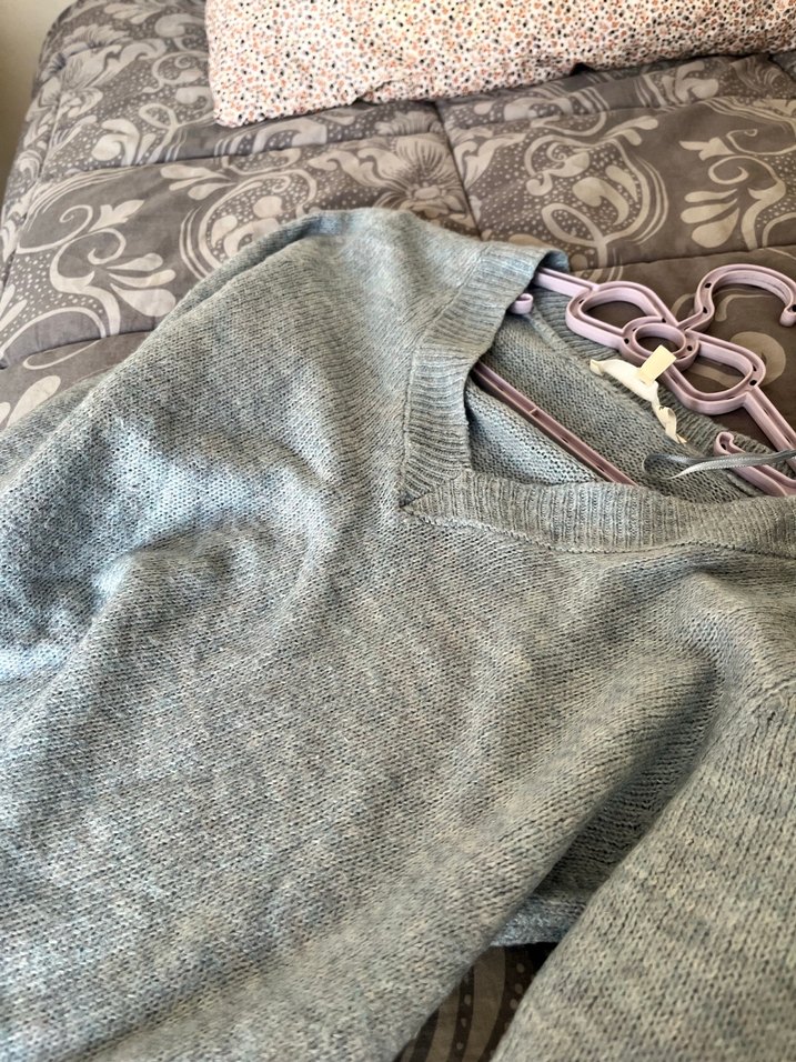 Gri V Yaka Örgü Kadın Kazak - Görsel 5