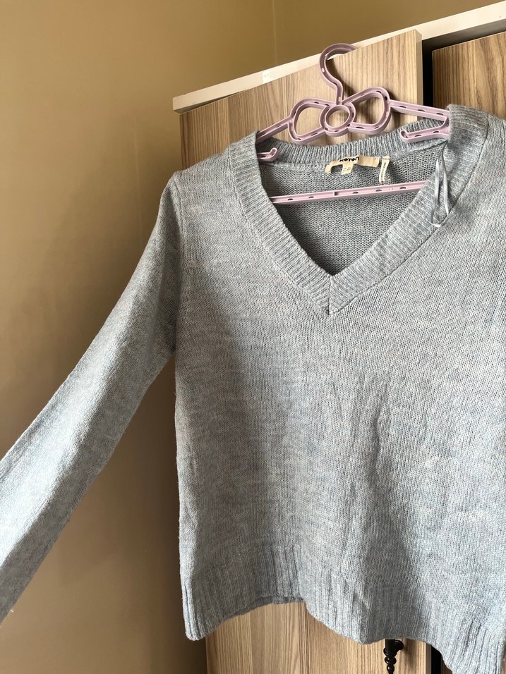 Gri V Yaka Örgü Kadın Kazak - Görsel 2