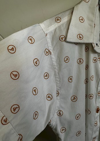 Düğmeli Beyaz Desenli Kadın Gömlek - Görsel 2